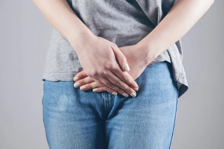 how to reduce labiaplasty swelling